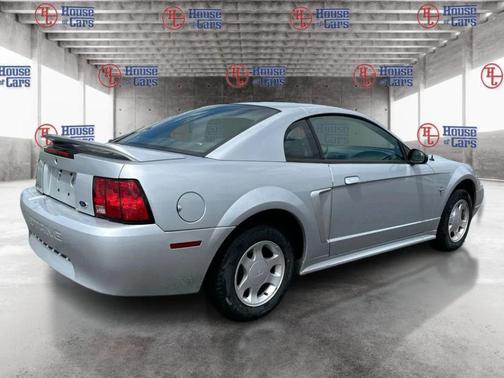Silver Clearcoat Metallic 2000 Ford Mustang Base