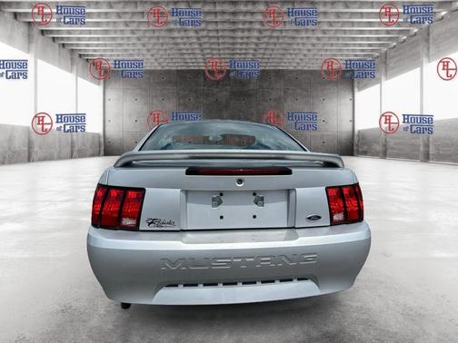 Silver Clearcoat Metallic 2000 Ford Mustang Base