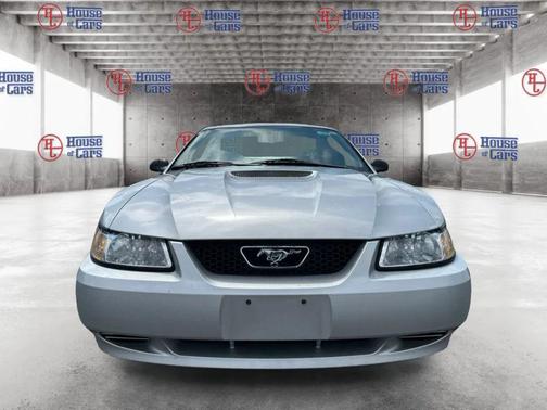Silver Clearcoat Metallic 2000 Ford Mustang Base