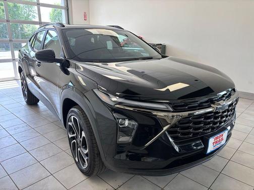 Mosaic Black Metallic 2026 Chevrolet Trax FWD 2RS