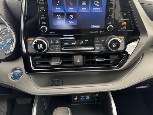 2022 Toyota Highlander Hybrid XLE
