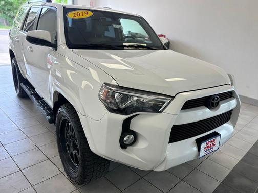 Super White 2019 Toyota 4Runner SR5