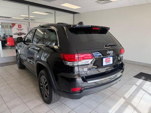 Diamond Black Crystal Pearlcoat 2022 Jeep Grand Cherokee Limited