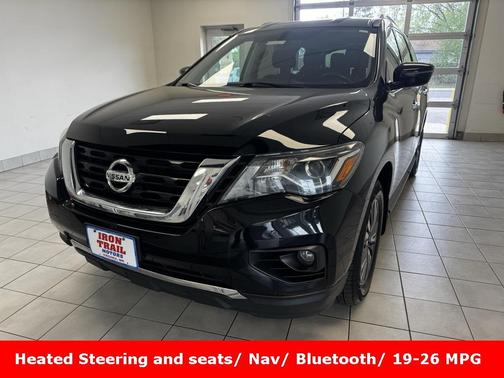 2017 Nissan Pathfinder SV
