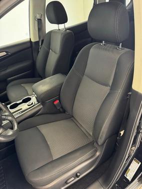 2017 Nissan Pathfinder SV