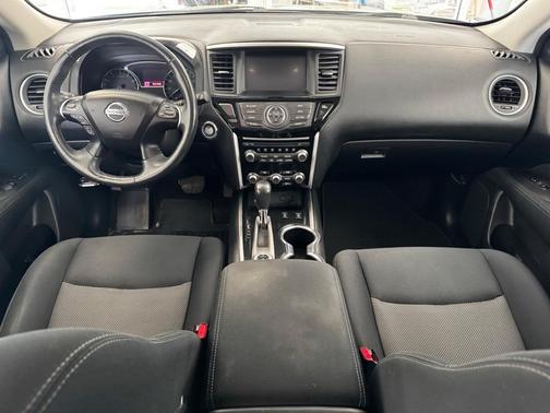 2017 Nissan Pathfinder SV