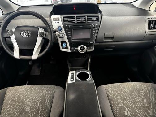 2013 Toyota Prius v Five