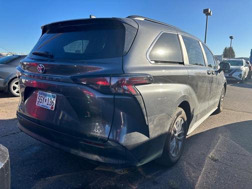 2025 Toyota Sienna XLE