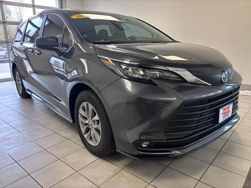 2025 Toyota Sienna XLE