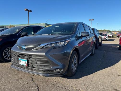2025 Toyota Sienna XLE