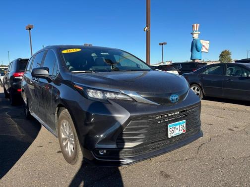 2025 Toyota Sienna XLE