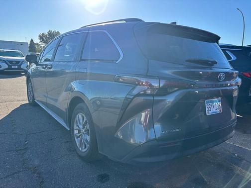 2025 Toyota Sienna XLE