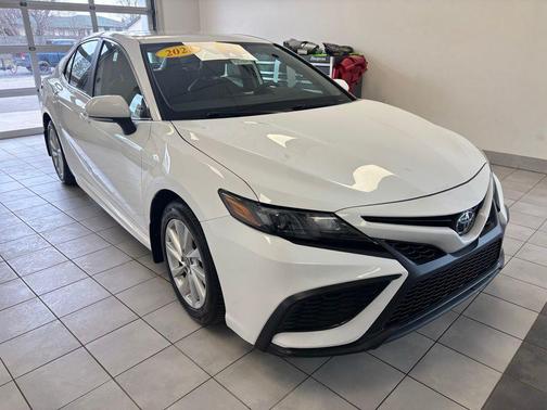 Ice Cap 2023 Toyota Camry SE