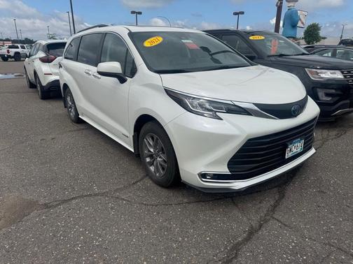 2021 Toyota Sienna XLE