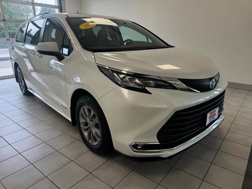 2021 Toyota Sienna XLE