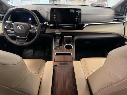2021 Toyota Sienna XLE