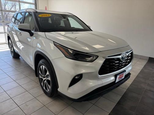 2023 Toyota Highlander Hybrid XLE