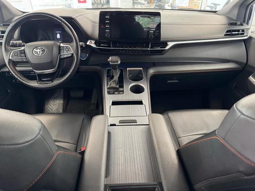 2021 Toyota Sienna XSE 7 Passenger