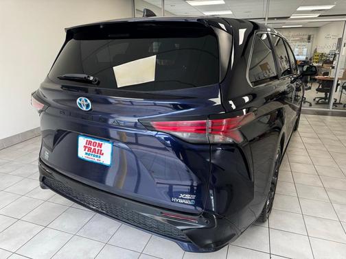 2021 Toyota Sienna XSE 7 Passenger