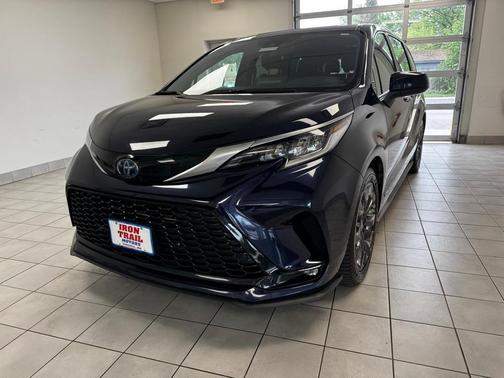 2021 Toyota Sienna XSE 7 Passenger