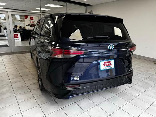 2021 Toyota Sienna XSE 7 Passenger