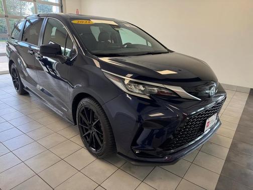 2021 Toyota Sienna XSE 7 Passenger