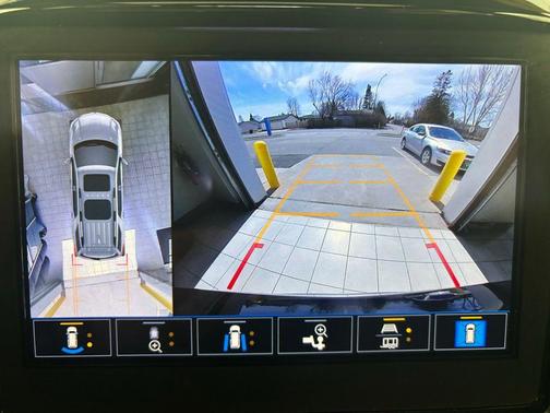 Mosaic Black Metallic 2022 Chevrolet Traverse LT Leather