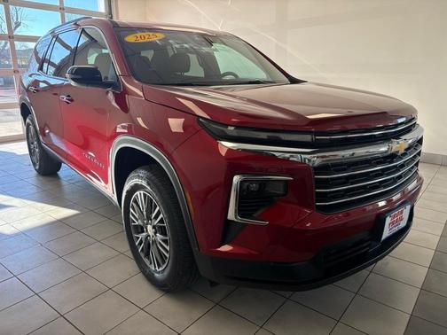 2025 Chevrolet Traverse LT