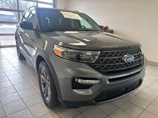 Carbonized Gray Metallic 2022 Ford Explorer XLT