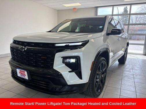Iridescent Pearl Tricoat 2024 Chevrolet Traverse RS