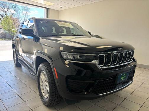 Diamond Black Crystal Pearlcoat 2023 Jeep Grand Cherokee Laredo