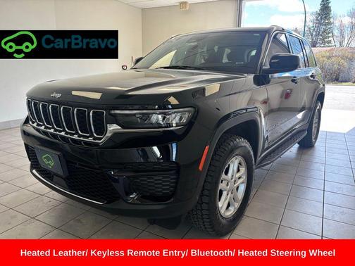 Diamond Black Crystal Pearlcoat 2023 Jeep Grand Cherokee Laredo