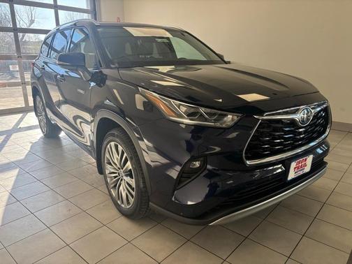 2021 Toyota Highlander Hybrid Platinum