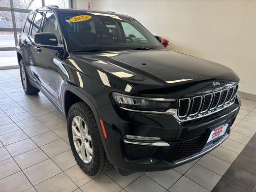 Diamond Black Crystal Pearlcoat 2023 Jeep Grand Cherokee Limited