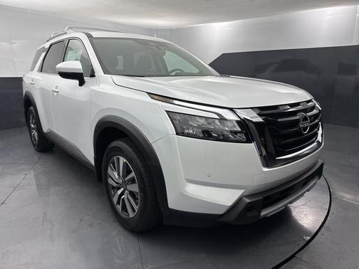 2025 Nissan Pathfinder SL 4WD