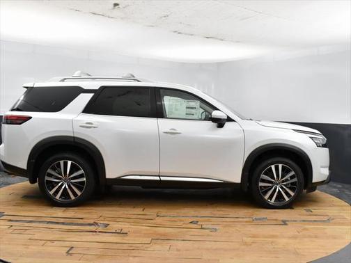2025 Nissan Pathfinder Platinum 4WD