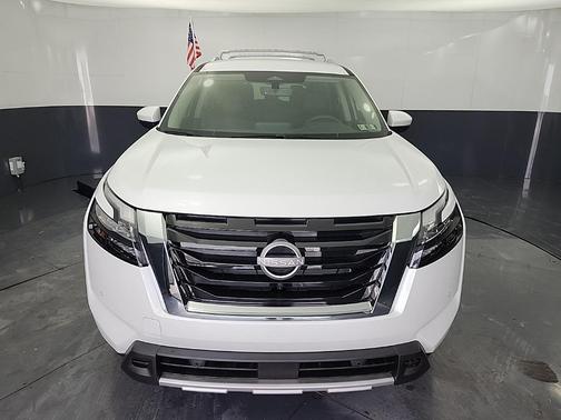 2025 Nissan Pathfinder SL 4WD