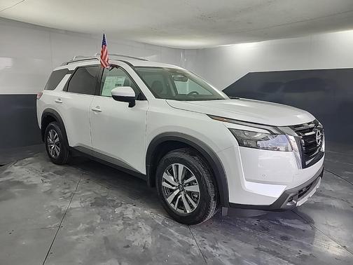 2025 Nissan Pathfinder SL 4WD