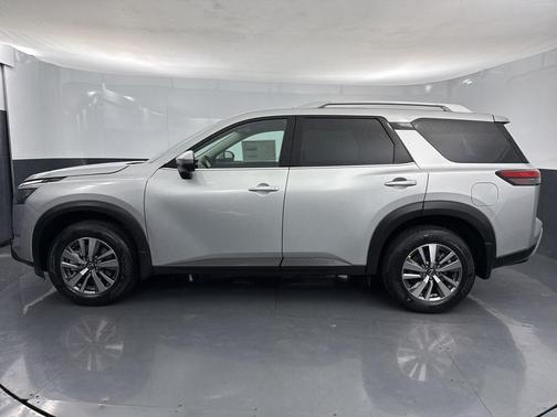 2025 Nissan Pathfinder SL 4WD