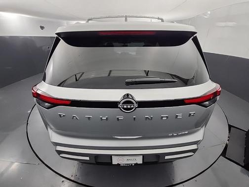 2025 Nissan Pathfinder SL 4WD