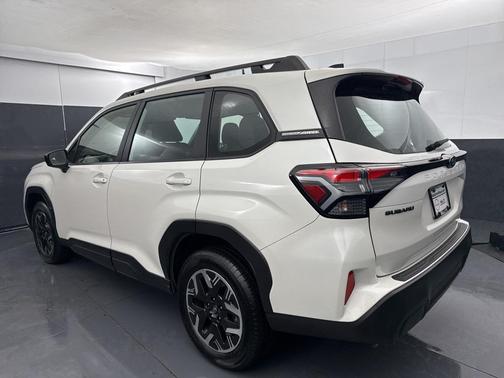 2025 Subaru Forester Base