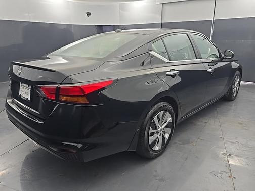 2025 Nissan Altima S FWD