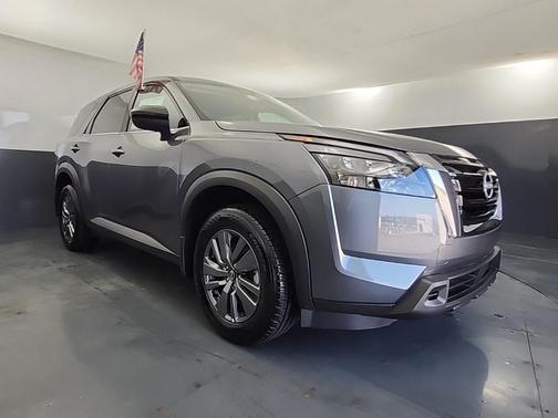 2025 Nissan Pathfinder S