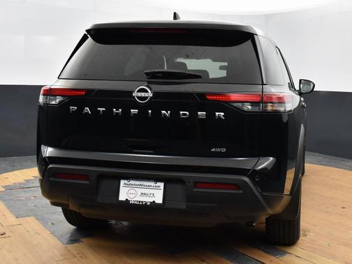 2025 Nissan Pathfinder S