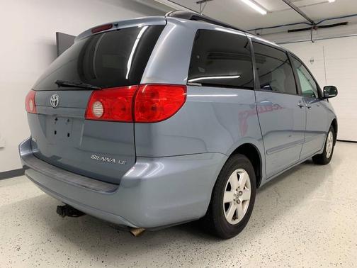 2010 Toyota Sienna LE