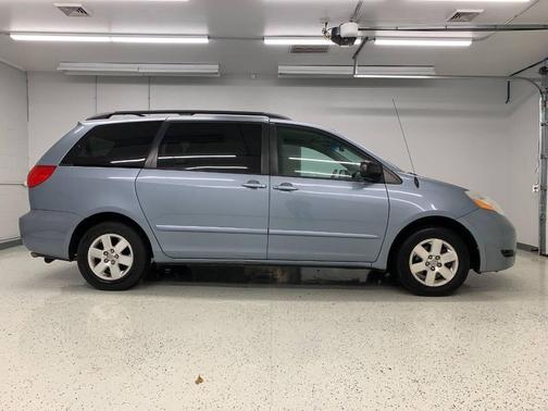 2010 Toyota Sienna LE