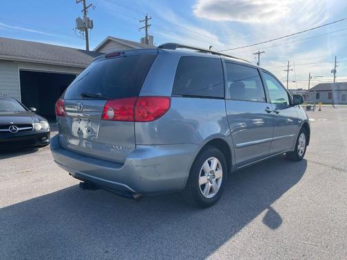 2010 Toyota Sienna LE