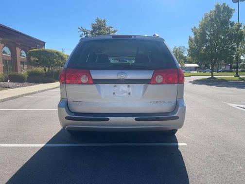 2010 Toyota Sienna LE
