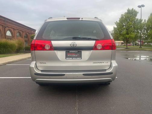 2010 Toyota Sienna LE