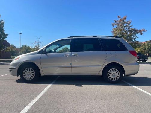 2010 Toyota Sienna LE